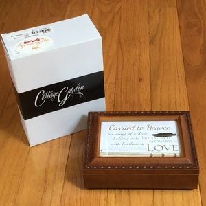 NEW Hallmark Wooden Memory Box w/ Music, Plays ‘On Eagles Wings’ 8” x 6”
